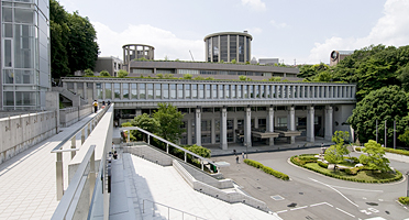 専修大学